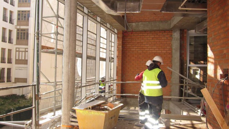 ep archivo operarios trabajando en un edificio en construccion ep archivo operarios trabajando en un edificio en construccion
