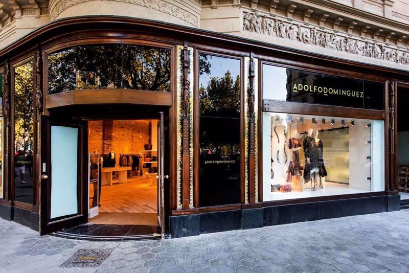 Adolfo Domínguez abre en Ourense y México DF su nuevo modelo de tiendas