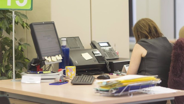 ep archivo una funcionaria en su puesto de trabajo ep archivo una funcionaria en su puesto de trabajo