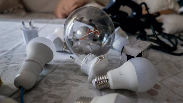 ep archivo varias bombillas y aparatos electricos a 8 de septiembre de 2024 en madrid espana el ep archivo varias bombillas y aparatos electricos a 8 de septiembre de 2024 en madrid espana el