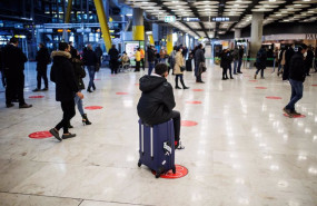 ep archivo   varias personas en la terminal 4 del aeropuerto adolfo suarez madrid barajas a 30 de