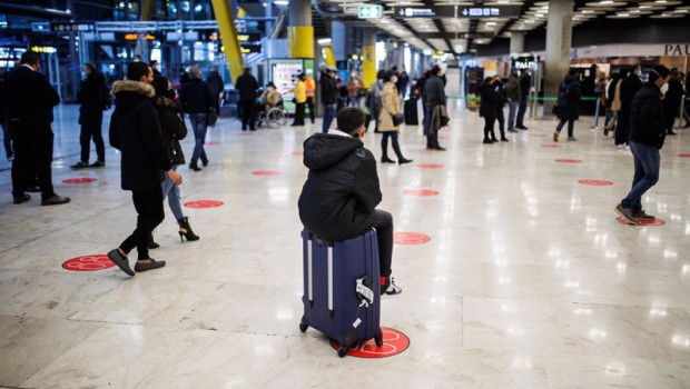 ep archivo   varias personas en la terminal 4 del aeropuerto adolfo suarez madrid barajas a 30 de
