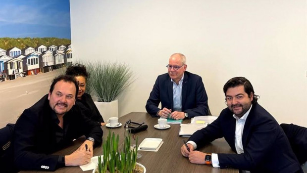 ep boluda corporacion maritima firma de la compra definitiva de la compania iskes towage salvage