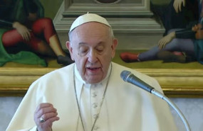 ep captura de pantalla del streaming del rezo del angelus del papa de este domingo ofrecido desde su