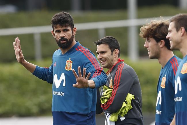 Diego Costa bromea en el entrenamiento de la selección | PRENSA RFEF ep diego costa bromeaentrenamientola seleccion