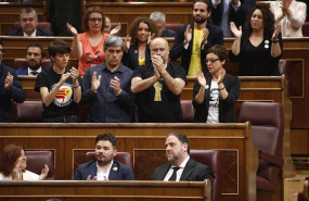 ep diputados de erc aplauden al preso diputado oriol junqueras derecha en la primera fila durante la