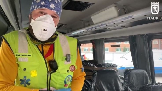 ep el enfermero del samur-proteccion civil jorge de tomas dentro del denominado covid bus para