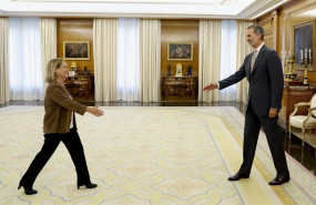 ep el rey felipe vi saluda a la diputada de coalicion canaria ana oramas esta tarde en el palacio de