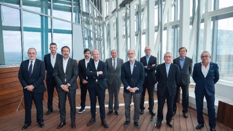 En la primera fila: Luis Parra, Juan José Cano, Luis Buzzi, Luis del Olmo, Francisco Albertí y Francisco Gimena. | KPMG ep en la primera fila luis parra juan jose cano luis buzzi luis del olmo francisco alberti y