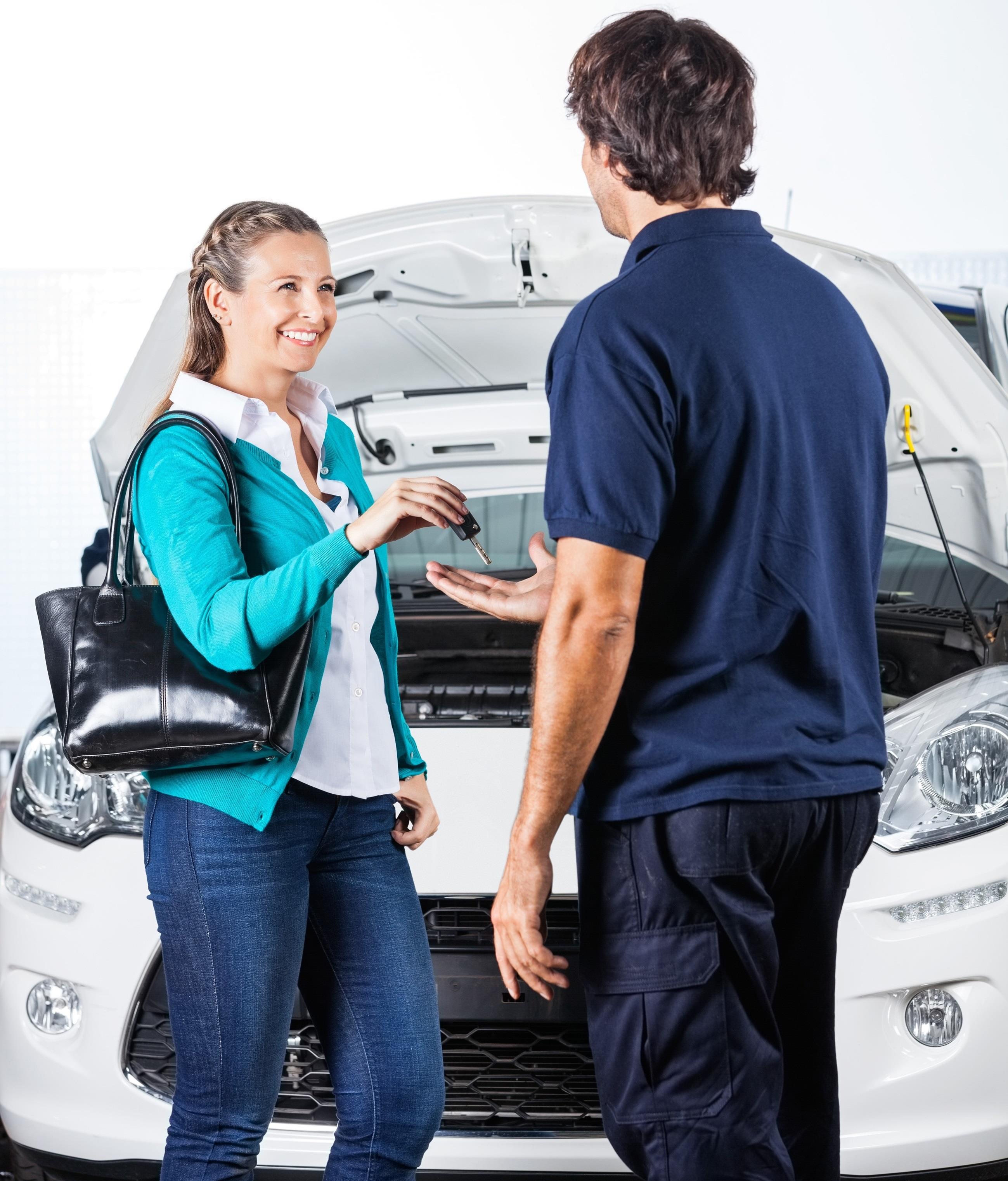 ep happy client giving car keys to mechanic