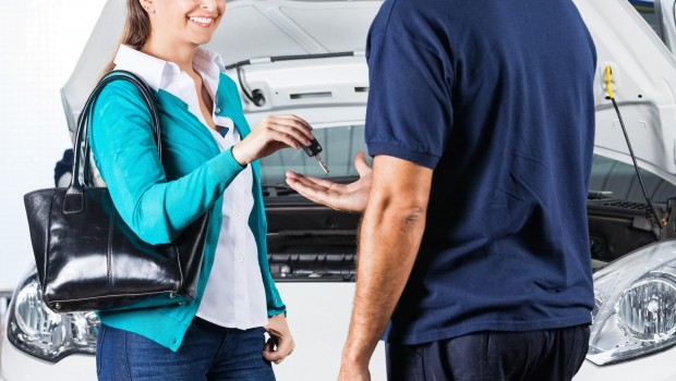 ep happy client giving car keys to mechanic