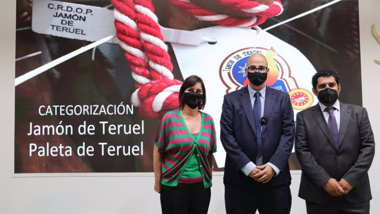 ep la directora general de turismo elena allue el presidente del consejo regulador de la