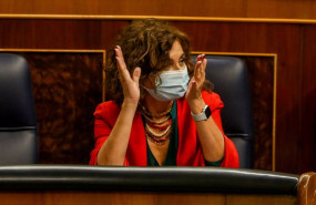 ep la portavoz del gobierno y ministra de hacienda maria jesus montero aplaude en el congreso
