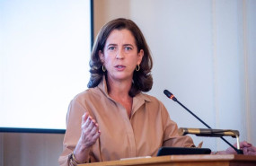 ep la presidenta de la aeb alejandra kindelan en los cursos de verano de la apie en la universidad ep la presidenta de la aeb alejandra kindelan en los cursos de verano de la apie en la universidad