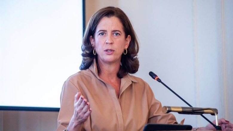 La presidenta de la AEB, Alejandra Kindelán, en los cursos de verano de la APIE en la Universidad Internacional Menéndez Pelayo (UIMP) | APIE ep la presidenta de la aeb alejandra kindelan en los cursos de verano de la apie en la universidad