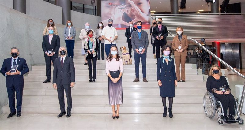 ep la reina letizia y la presidenta del banco santander ana botin entregan los premios de la xii ep la reina letizia y la presidenta del banco santander ana botin entregan los premios de la xii