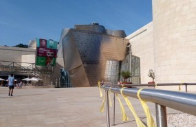 ep lazos amarillosentornomuseo guggenheimbilbao