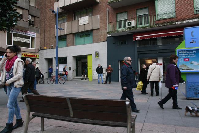 Plaza, banco, gente caminando, Señoras, Fachada | EUROPA PRESS - Archivo ep plaza banco gente caminando senoras fachada