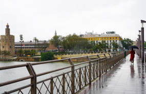 ep puente de san telmo en una manana de tormentas y lluvias en la quinta semana del estado de alarma