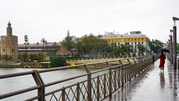 ep puente de san telmo en una manana de tormentas y lluvias en la quinta semana del estado de alarma