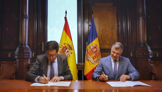 ep rossell y lopez firmando el protocolo