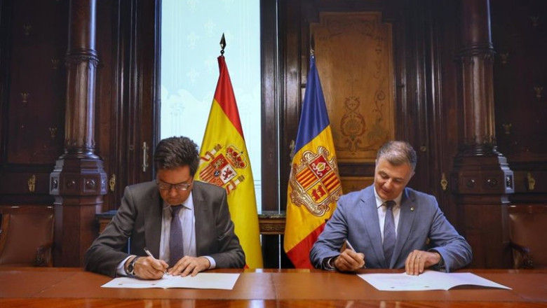 ep rossell y lopez firmando el protocolo