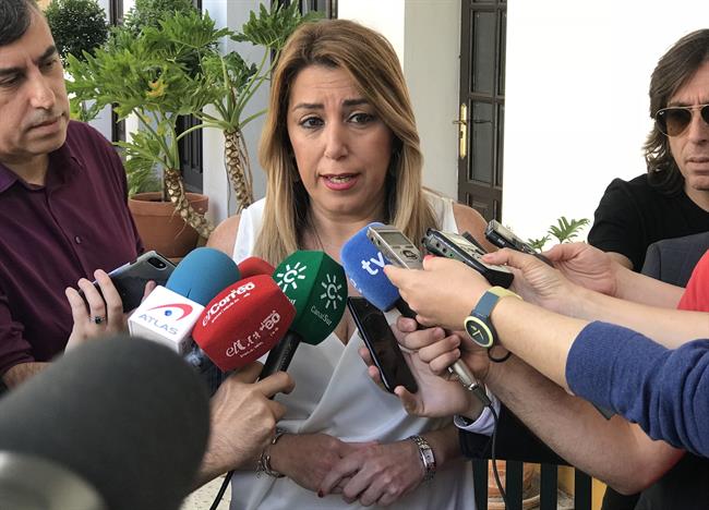 Susana Díaz atiende a los periodista este miércoles en Sevilla | Europa Press/Archivo ep susana diaz atiendelos periodistamiercolessevilla