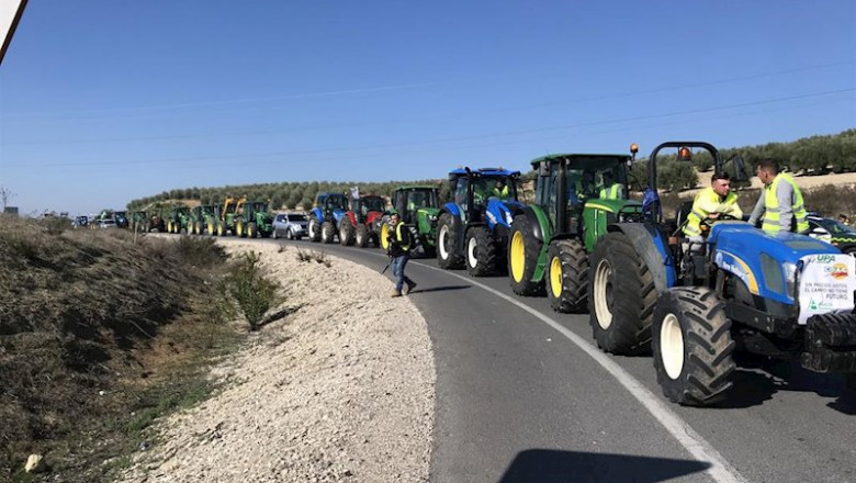 ep un momento de la tractorada llevada a cabo en la a-45 en lucena cordoba