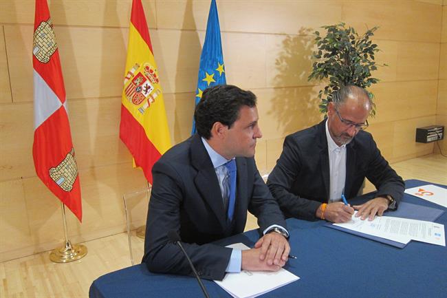 Valladolid. De la Hoz y Fuentes rubrican el nuevo acuerdo | EUROPA PRESS ep valladolid dehozfuentes rubricannuevo acuerdo