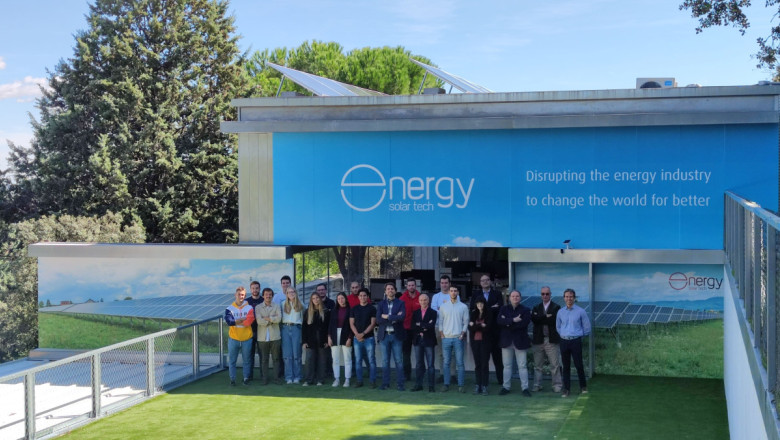 Equipo de Energy Solar Tech. 1238323 equipo energy solar tech comprimida