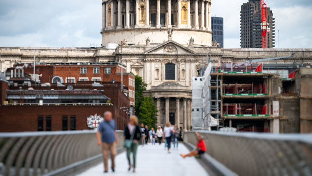 dl city of london st pauls millennium bridge commuters pedestrians financial district square mile finance markets trading pb