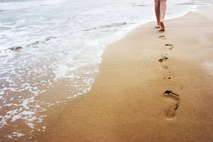 ep aprender a caminar no es cosa de ninos andar playa arena mar pies