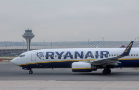 ep archivo   un avion de la aerolinea ryanair en el aeropuerto adolfo suarez madrid barajas a 2 de