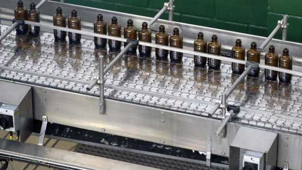 ep archivo   varias botellas de cristal en las instalaciones de la fabrica de cerveza heineken de