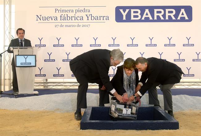 COLACACIÓN DE LA PRIMERA PIEDRA DE LA NUEVA FACTORÍA DE YBARRA. FOTO/M.GONZÁLEZ | EUROPA PRESS ep colacacionla primera piedrala nueva factoriaybarra fotomgonzalez