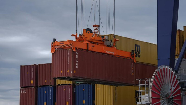 ep contenedores en el puerto de barcelona a 10 de julio de 2025