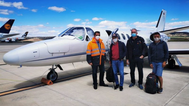 ep despega el primer avion ejecutivo con pasajeros desde el aeropuerto de teruel
