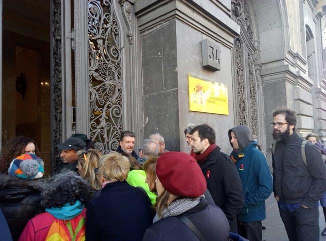 El diputado Javier Sánchez con los sindicatos de enseñanza en el Ministerio | UNIDOS PODEMOS ep diputado javier sanchezlos sindicatosensenanzaministerio