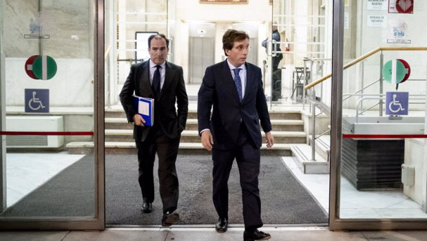 ep el alcalde de madrid jose luis martinez almeida d junto al delegado de urbanismo medio ambiente y