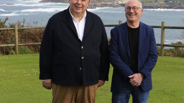 ep el embajador de canada en espana jeffrey marder y el presidente de ecoener luis de valdivia