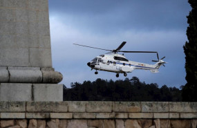 ep el helicoptero que transportara el feretro con los restos mortales de francisco franco hasta el