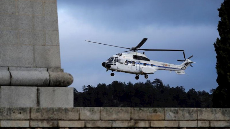 ep el helicoptero que transportara el feretro con los restos mortales de francisco franco hasta el