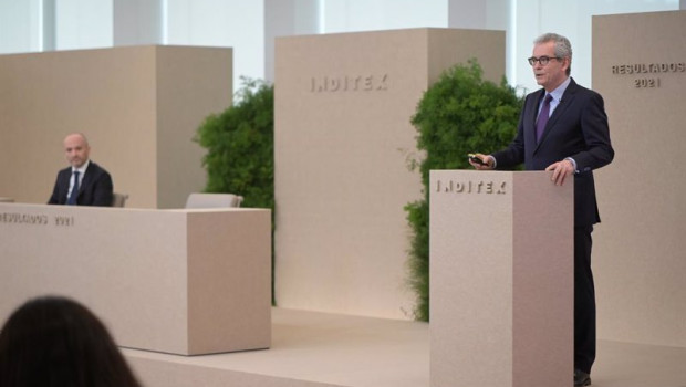 ep el presidente de inditex pablo isla d y el consejero delegado oscar garcia maceiras i en la