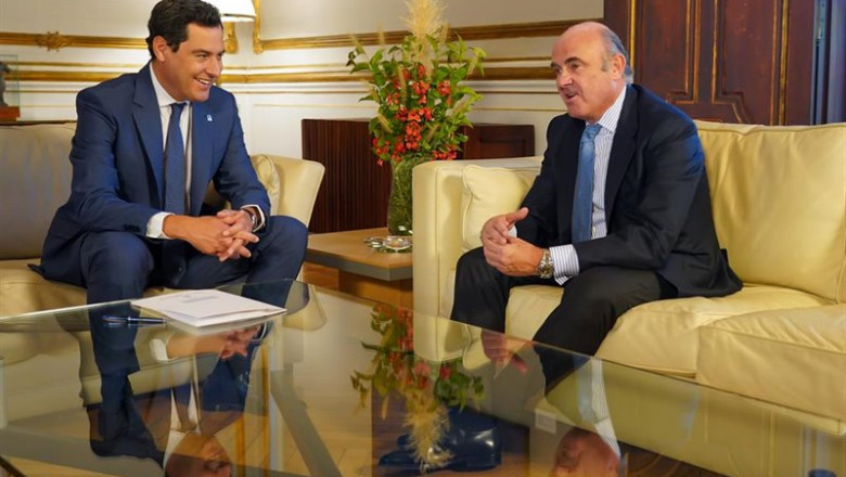 El presidente de la Junta, Juanma Moreno, reunido con el vicepresidente del Banco Central Europeo (BCE), Luis de Guindos | Eduardo Briones - Europa Press ep el presidente de la junta juanma moreno reunido con el vicepresidente del banco central europeo 20191004162903