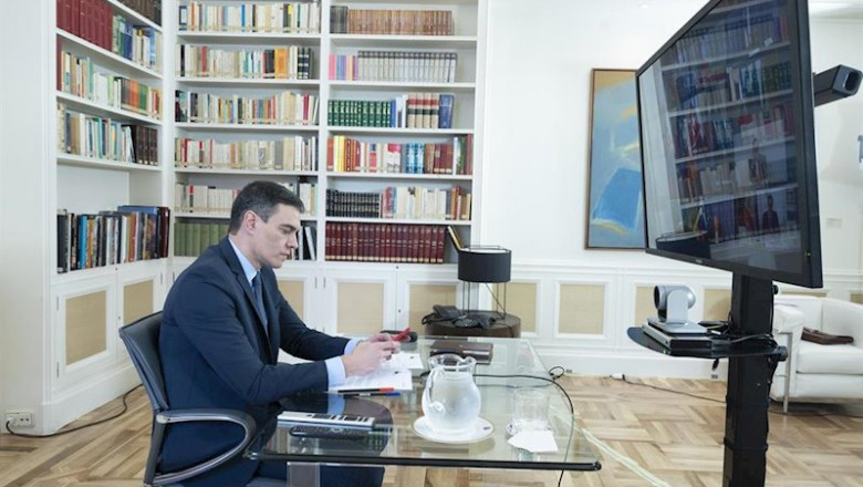 El presidente del Gobierno, Pedro Sánchez, en el Palacio de la Moncloa durante la última cumbre europea por videoconferencia. en Madrid (España) a 23 de abril de 2020. | Moncloa ep el presidente del gobierno pedro sanchez en el palacio de la moncloa durante la ultima cumbre