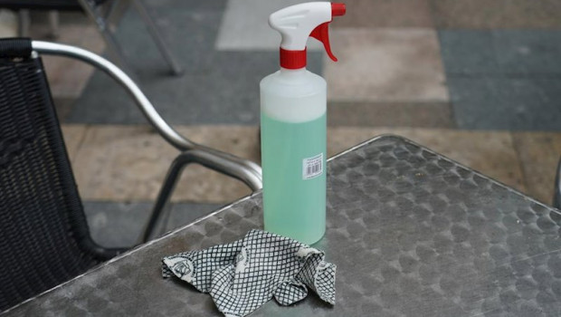 H.Bilbao - Europa Press ep gel desinfectante en la mesa de una terraza en el centro de bilbao