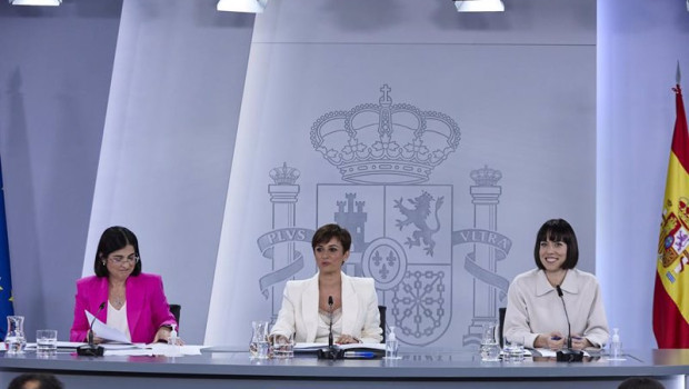ep i d la ministra de sanidad carolina darias la ministra portavoz isabel rodriguez y la ministra de