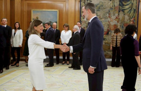 ep la nueva la ministra de trabajo yolanda diaz saluda al rey felipe vi tras la jura de su cargo en
