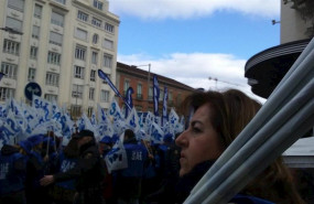 ep tecnicos de enfemeria se concentran frente al congreso de los diputados