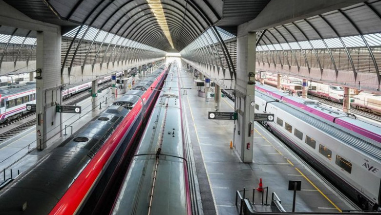 Trenes parados y andenes vacíos en en la estación de Santa Justa de Sevilla. A 19 de enero de 2026, en Sevilla (Andalucía, España). | Eduardo Briones - Europa Press ep trenes parados y andenes vacios en en la estacion de santa justa de sevilla a 19 de enero de 2026